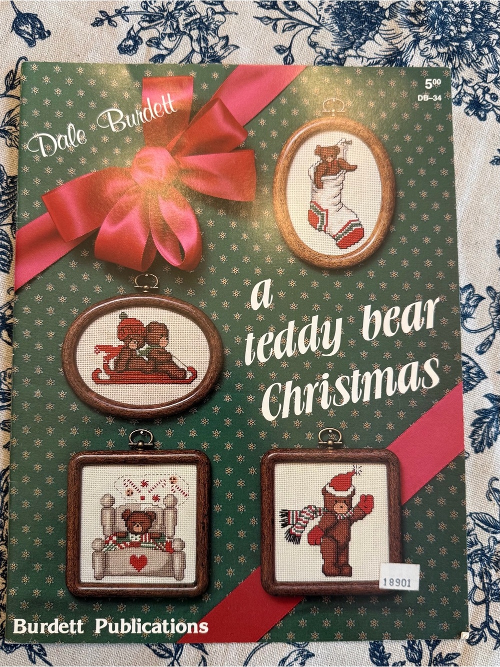 Cross Stitch Pattern Booklet: A Teddy Bear Christmas (Dale Burdett) Vintage
